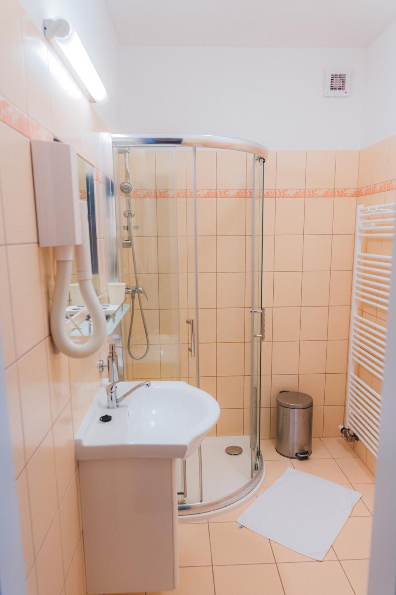 Kavarna A Penzion Reichl Králíky エクステリア 写真