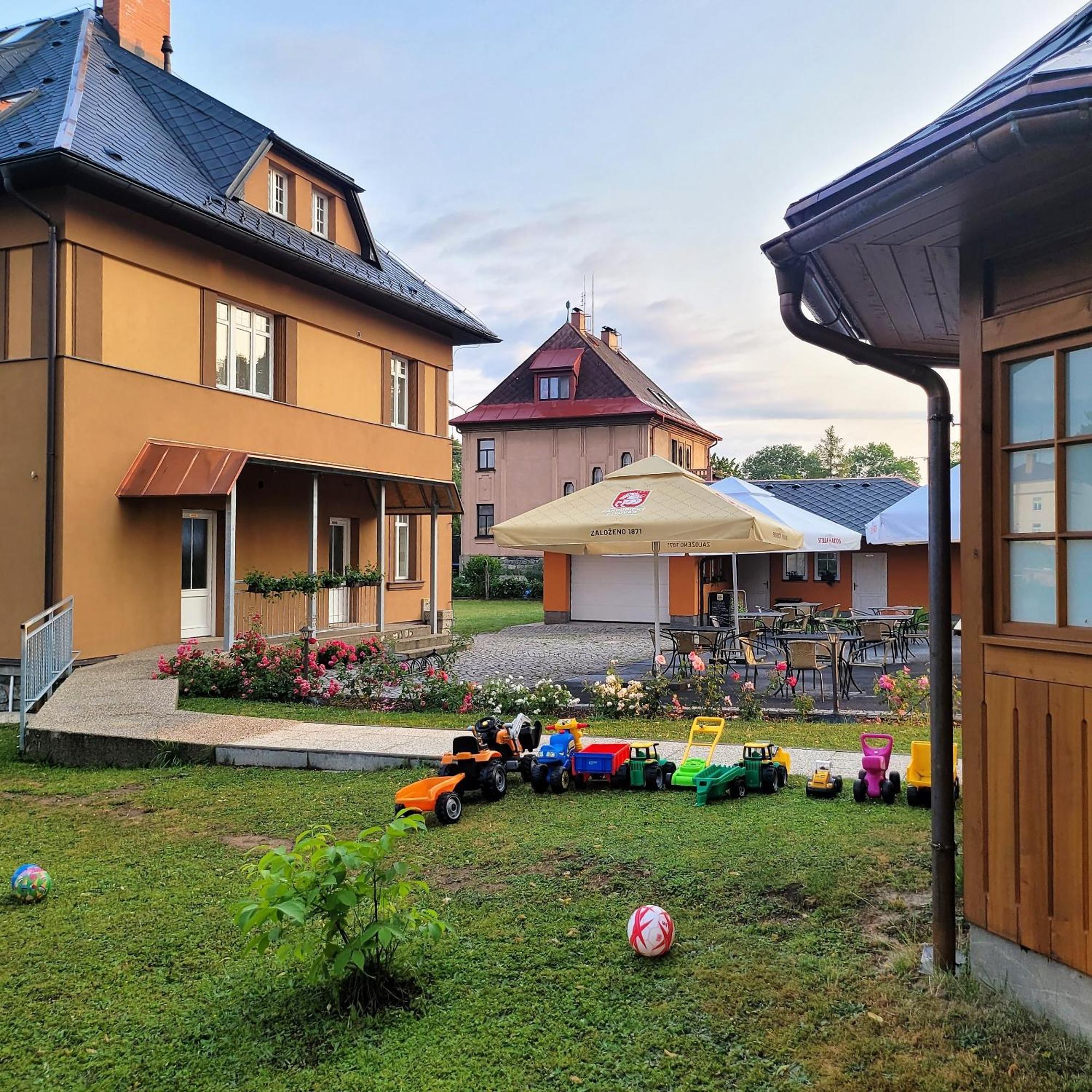 Kavarna A Penzion Reichl Králíky エクステリア 写真